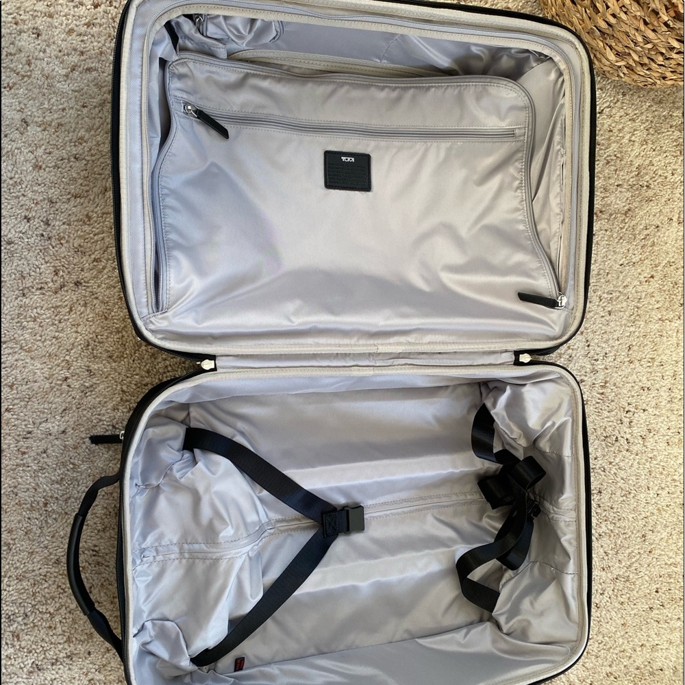 BRAND NEW - TUMI Voyageur Léger Carry On - Picture 6 of 6